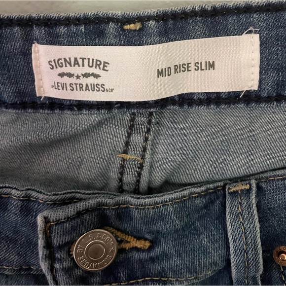 Vintage Signature by Levi Straus Co. Mid Rise Slim Fit Denim Jeans - Picture 2 of 7